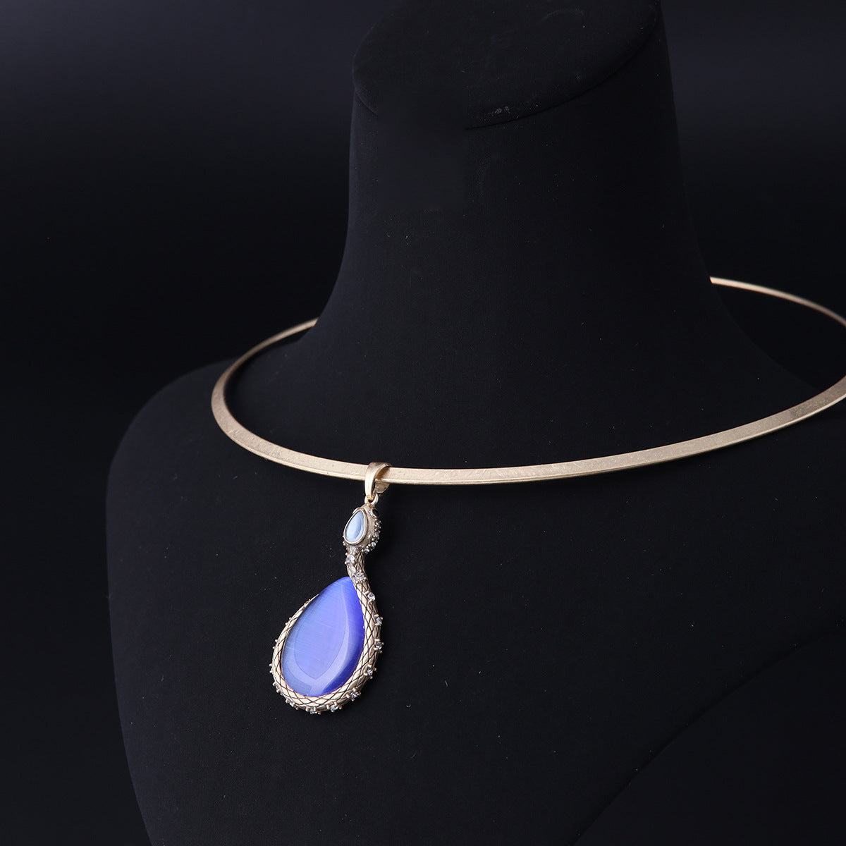Vintage Classic Artisan Chic Necklace for Women