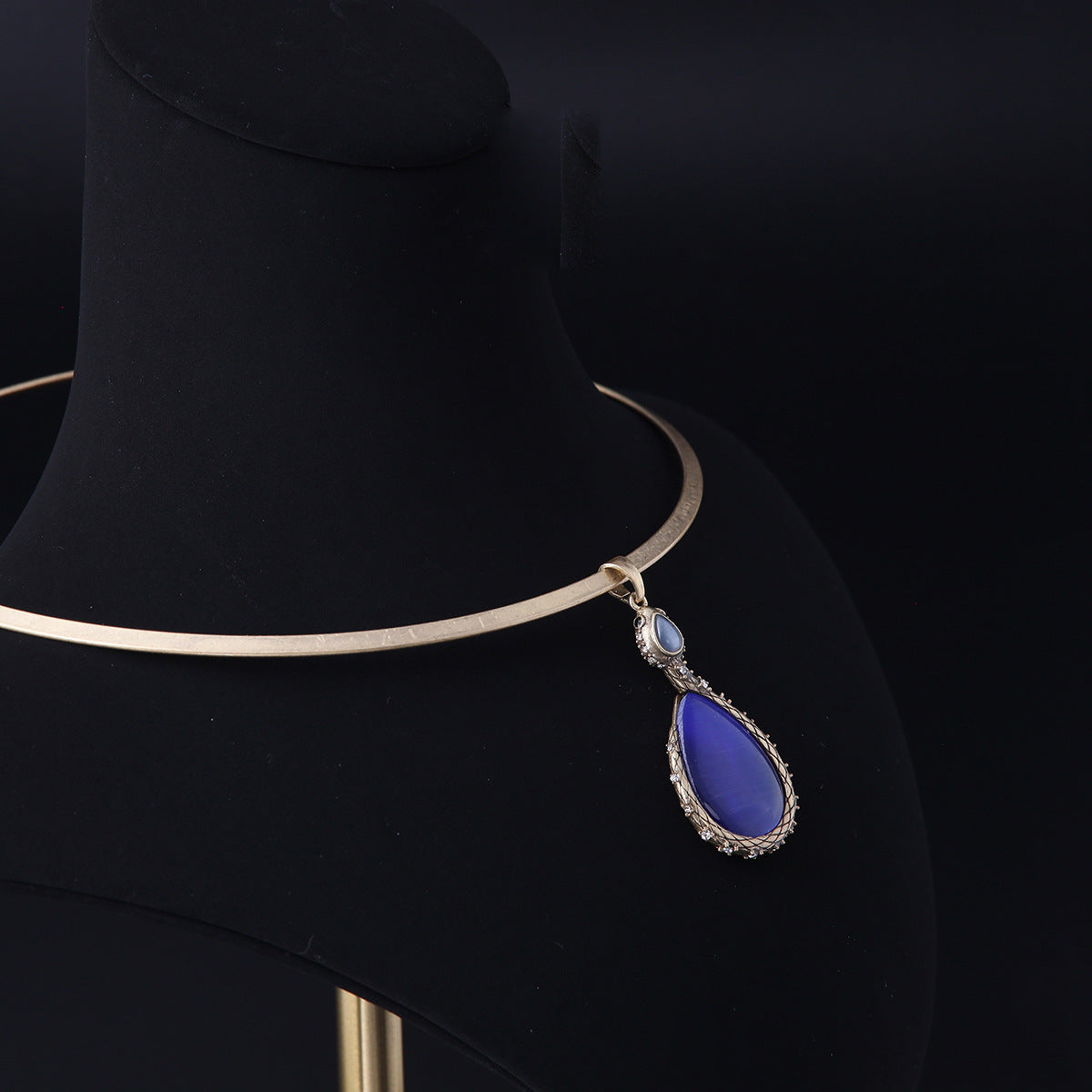 Vintage Classic Artisan Chic Necklace for Women