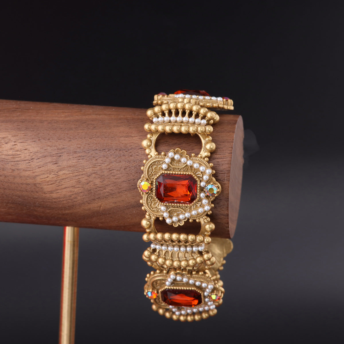 Vintage Geometric Luxury Refined Bracelet Timeless Style