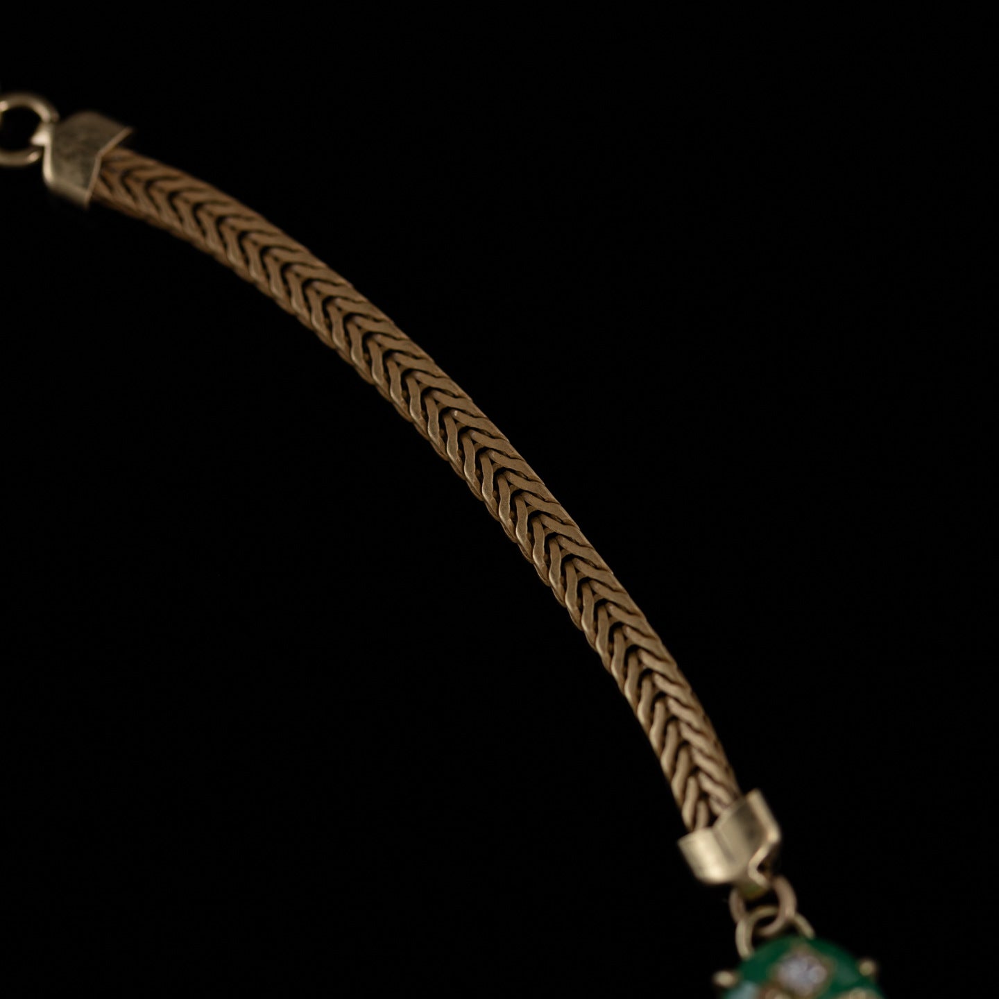 Vintage Leaf Refined Handcrafted Necklace for Ladies