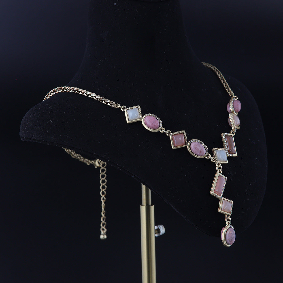 Vintage Geometric Chic Chic Necklace Handcrafted Design
