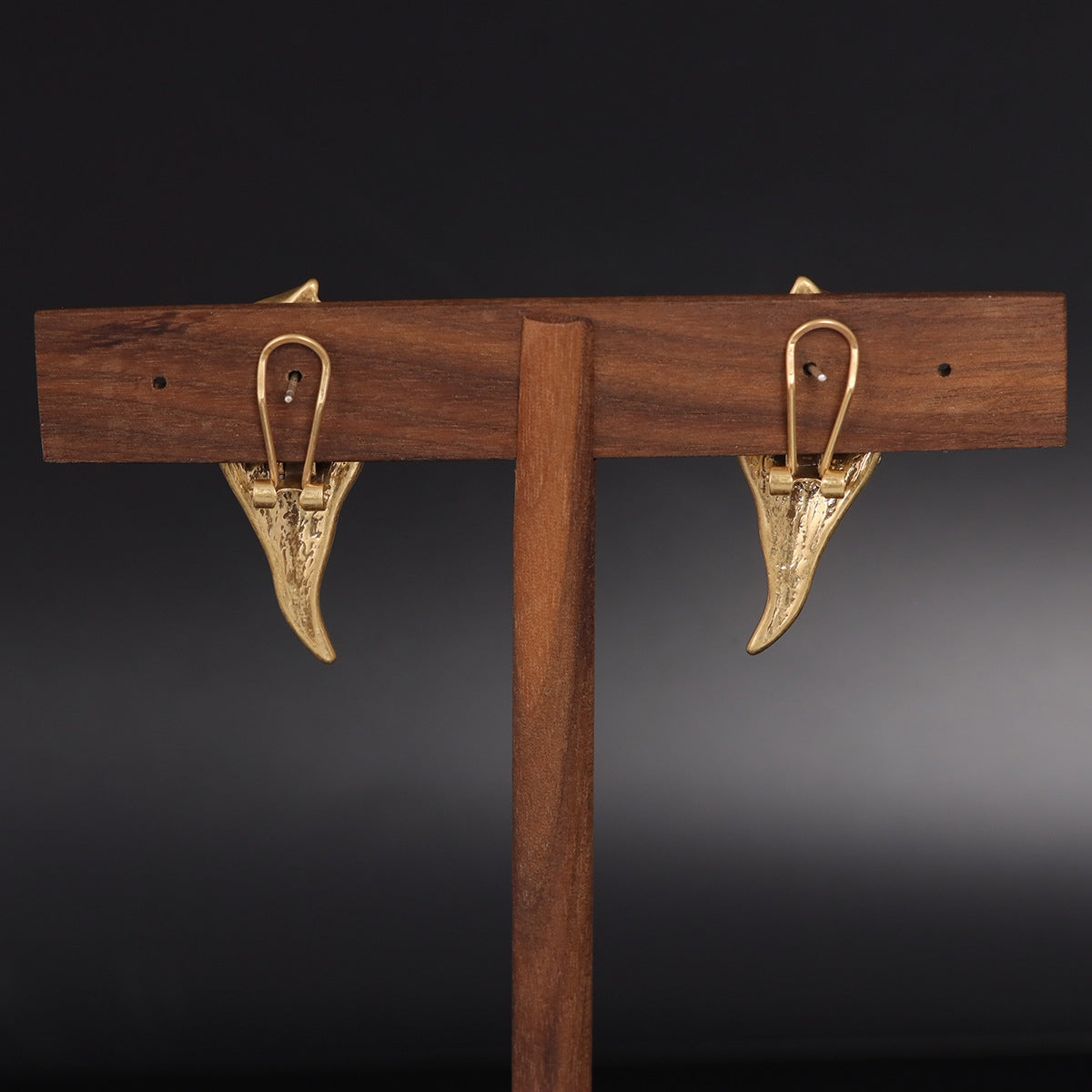 Vintage Chic Stone Inlay Earrings Timeless Style