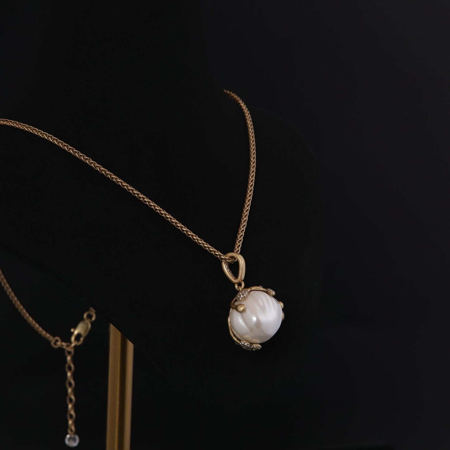 Vintage Floral Timeless Refined Necklace for Ladies