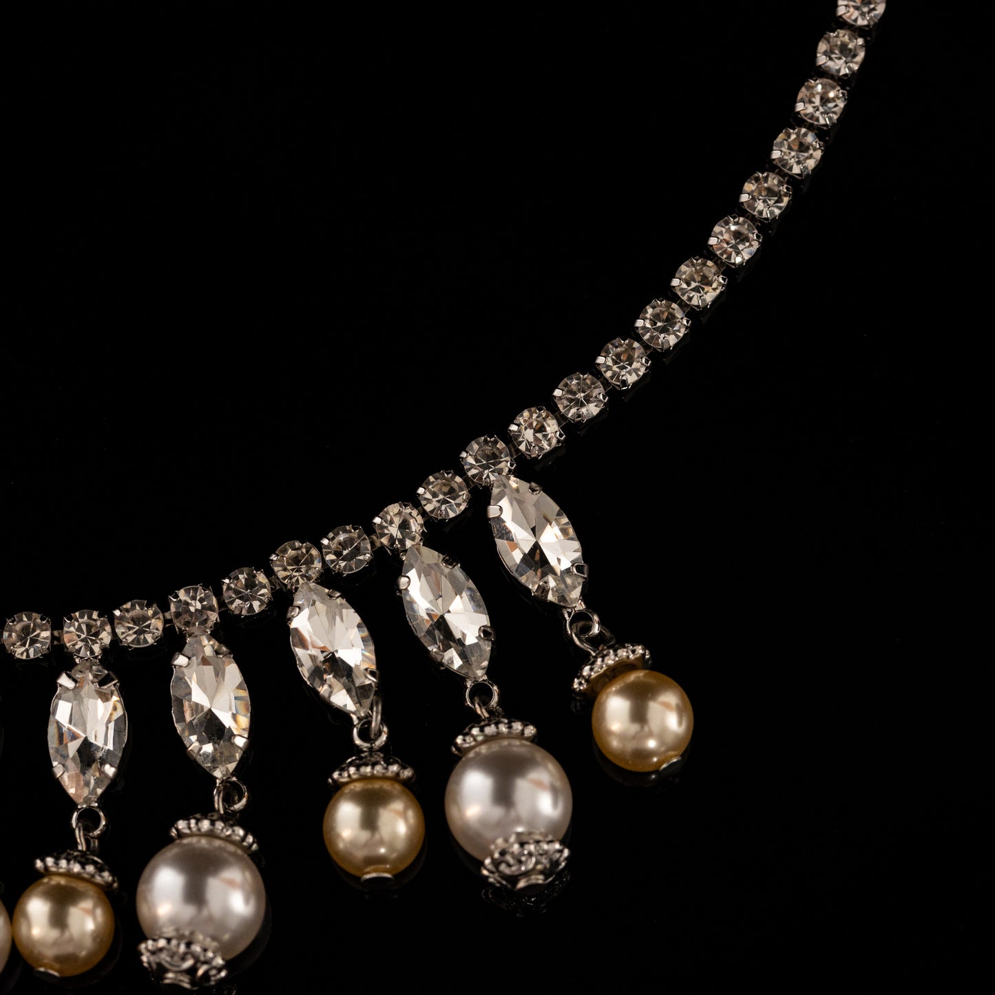 Vintage Pearl Classic Refined Necklace for Women