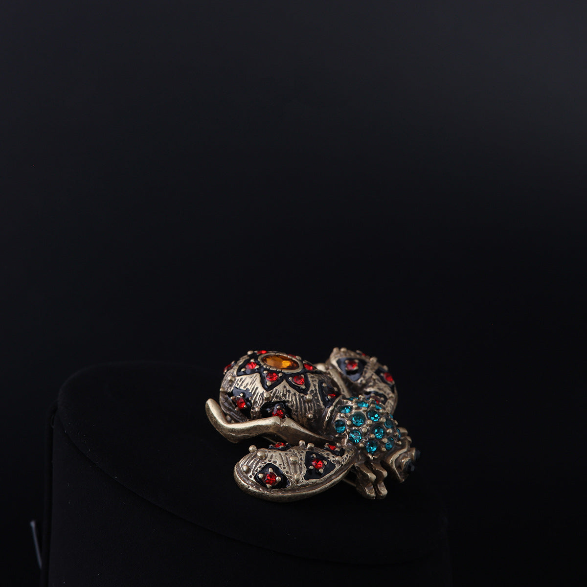 Vintage Artisan Refined Classic Brooches Handcrafted Design