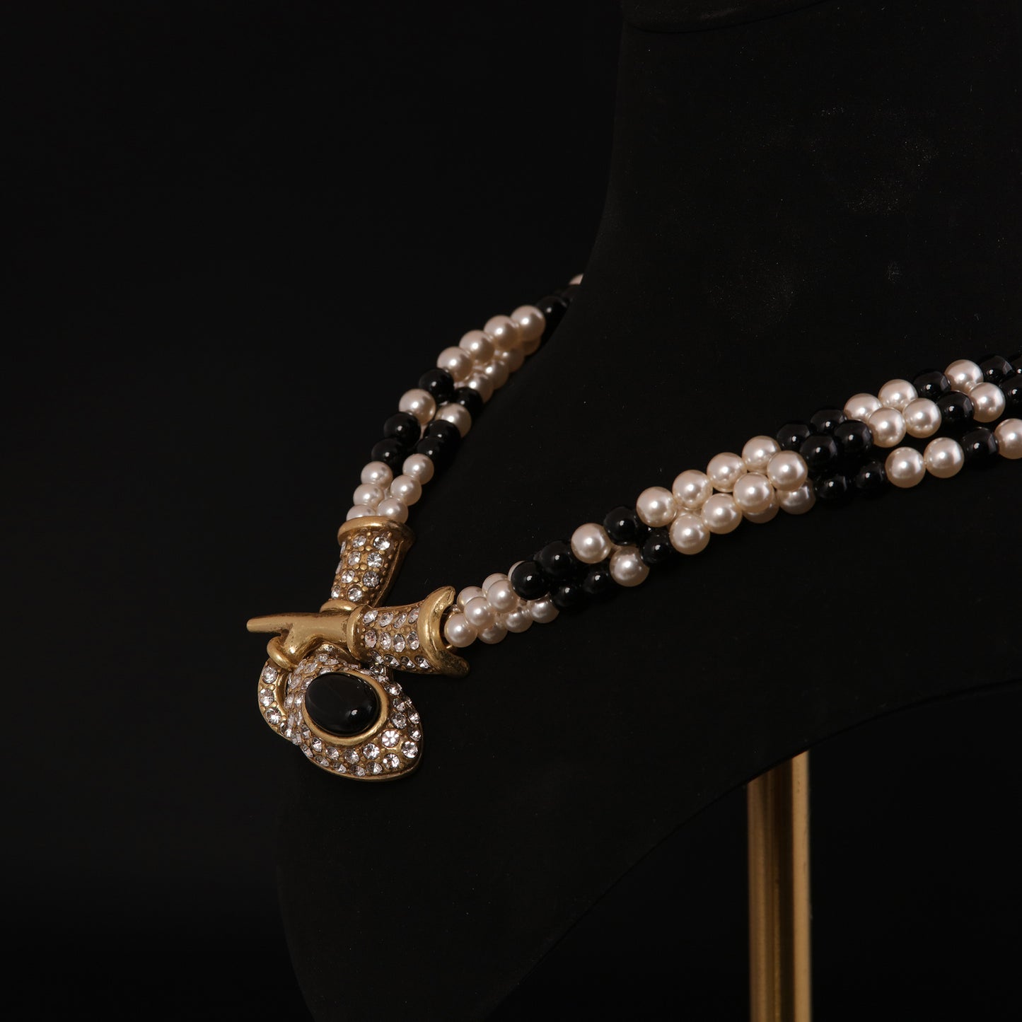 Vintage Pearl Geometric Refined Necklace for Ladies