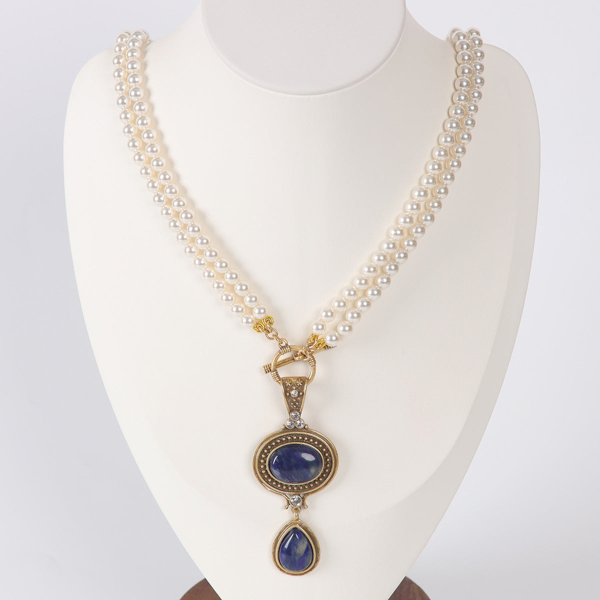 Vintage Pearl Chic Stone Inlay Necklace Handcrafted Design