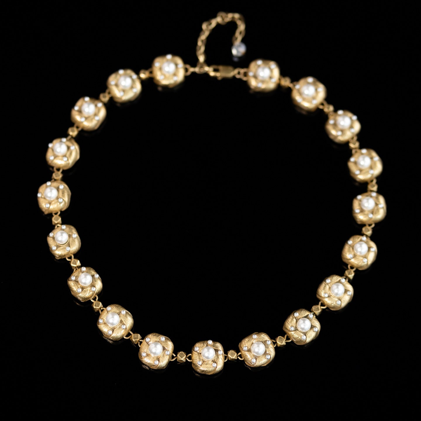Vintage Pearl Floral Statement Stone Inlay Necklace for Ladies