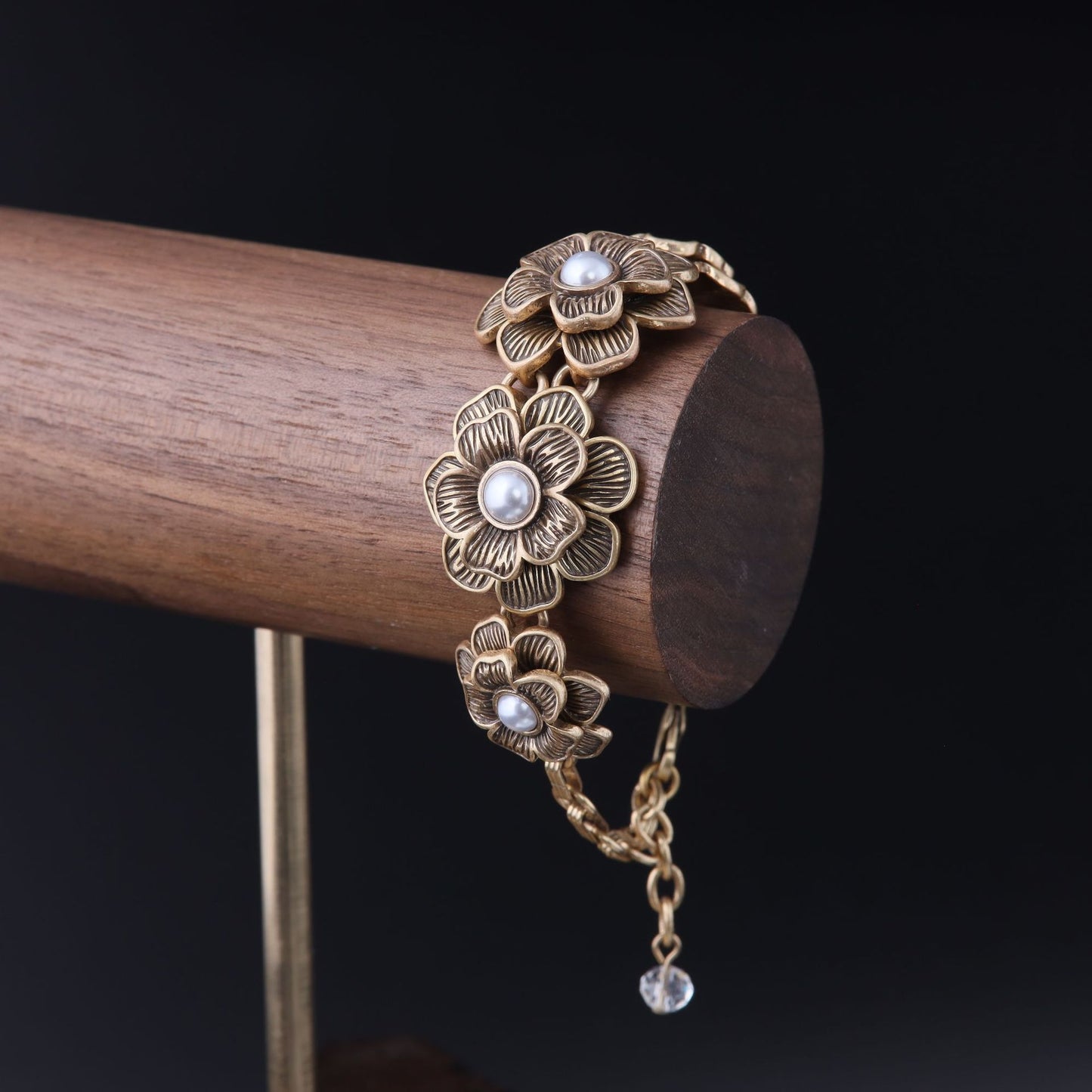 Vintage Chic Luxury Classic Bracelet Timeless Style