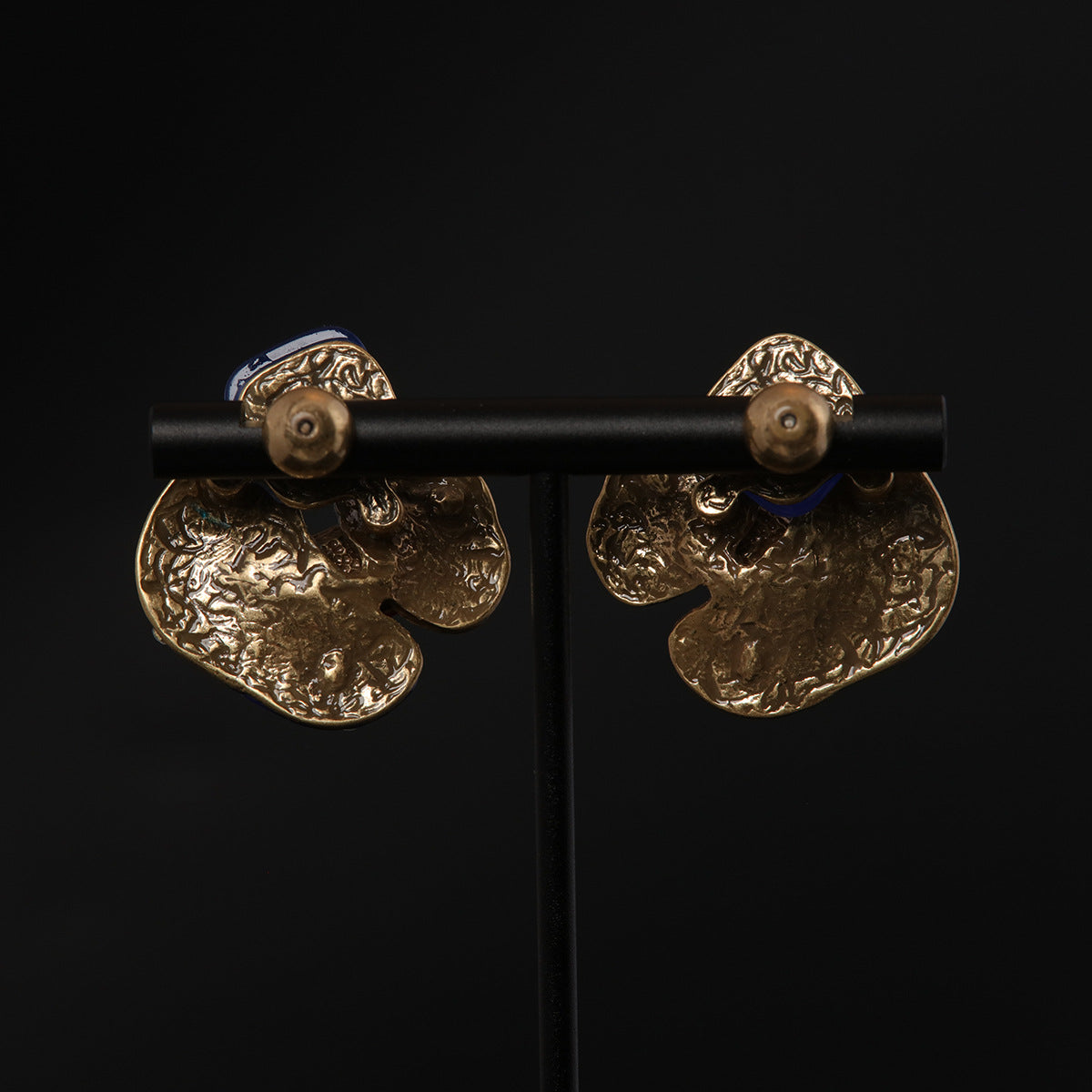 Vintage Heart Classic Classic Earrings Handcrafted Design