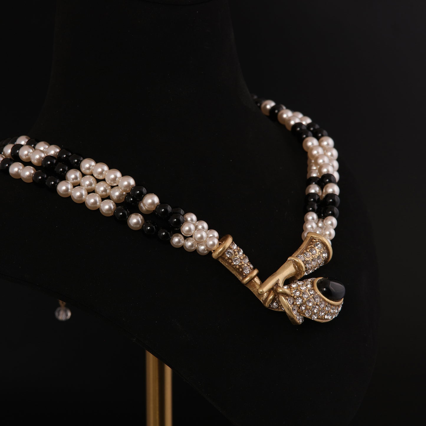 Vintage Pearl Geometric Refined Necklace for Ladies