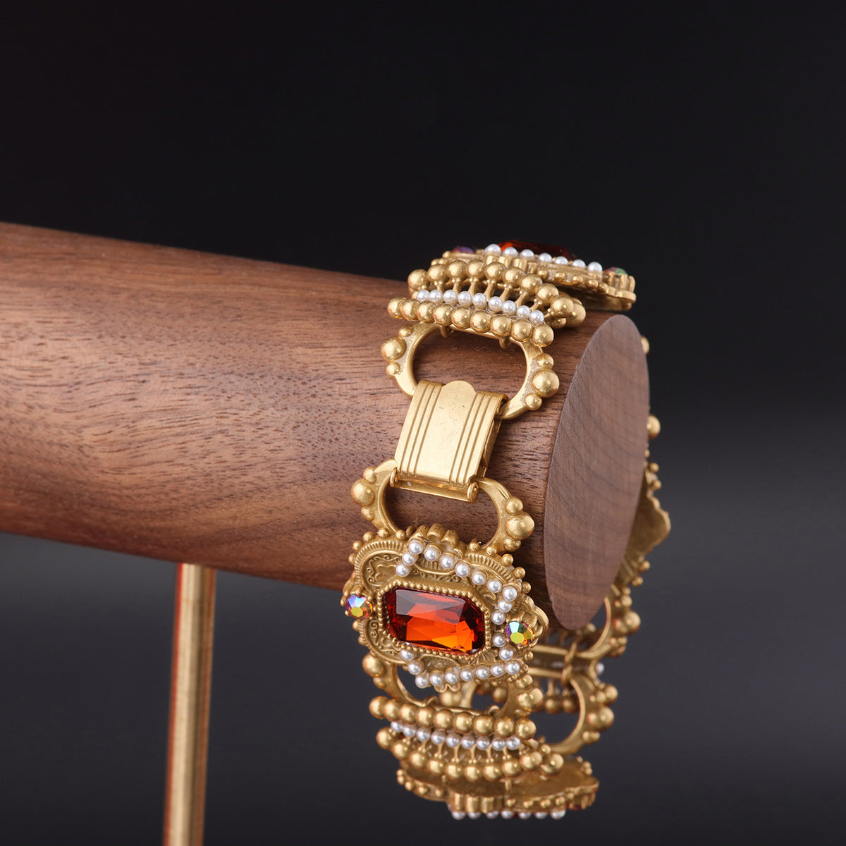 Vintage Geometric Luxury Refined Bracelet Timeless Style