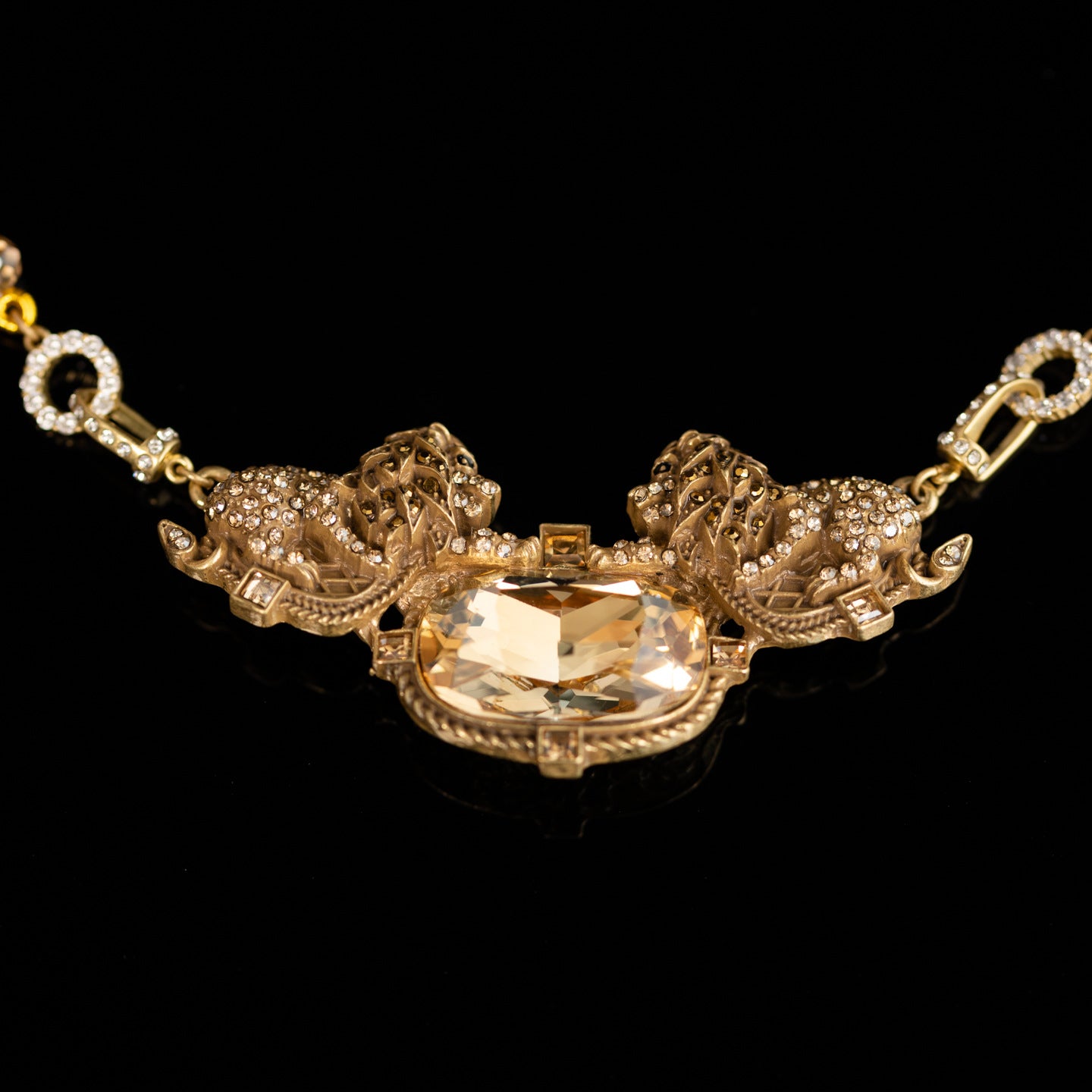 Vintage Luxury Elegant Elegant Necklace Handcrafted Design