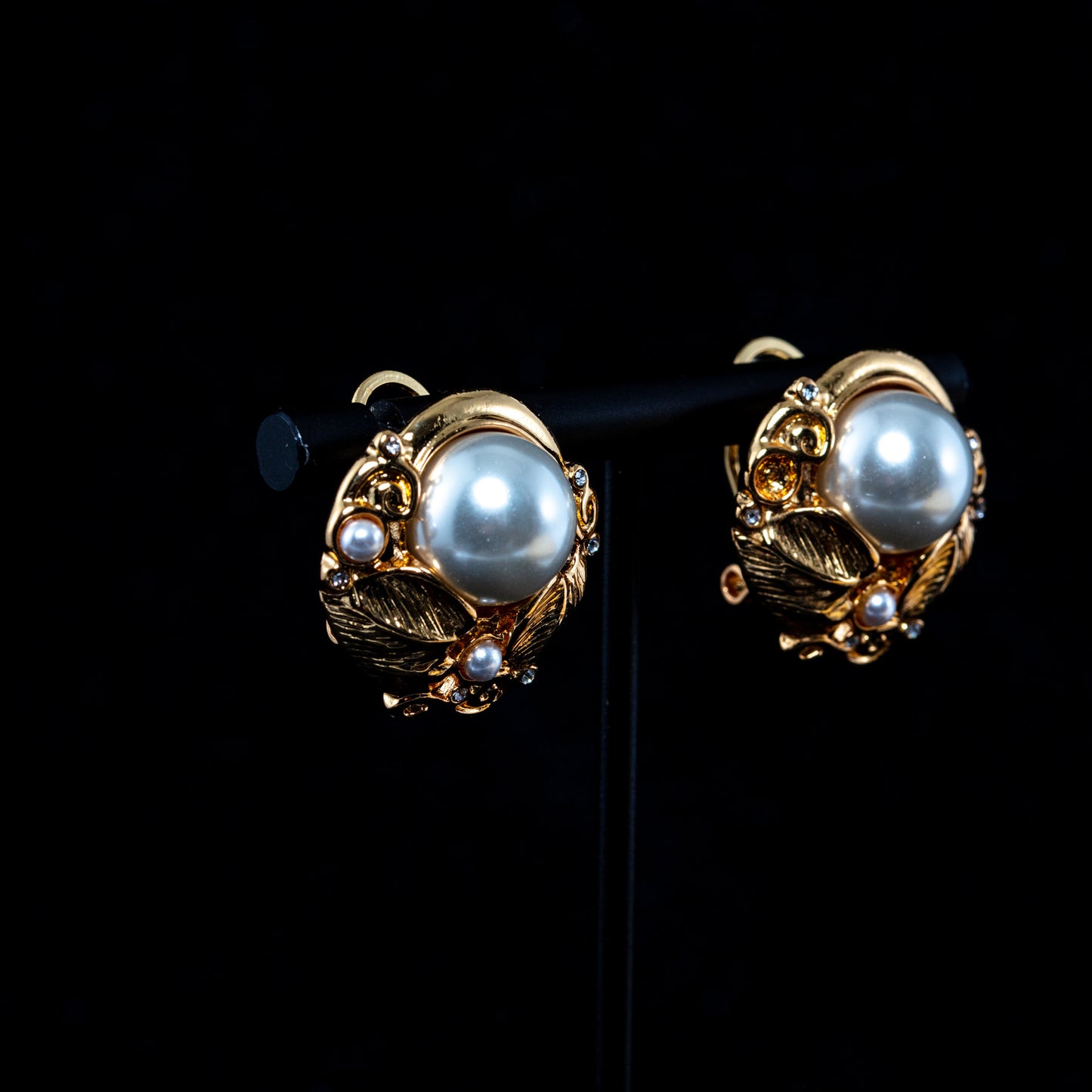 Vintage Pearl Heart Refined Earrings for Women