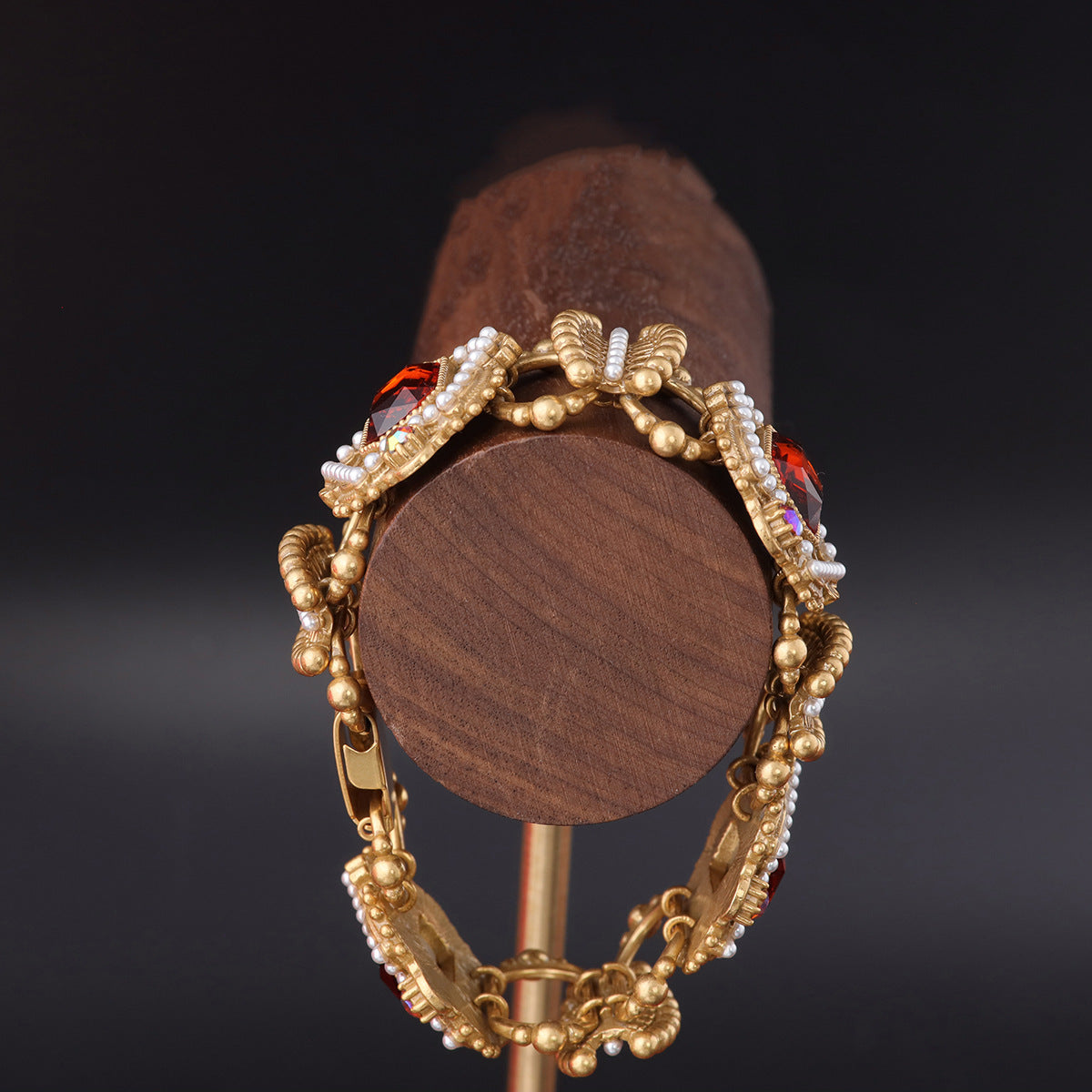 Vintage Geometric Luxury Refined Bracelet Timeless Style