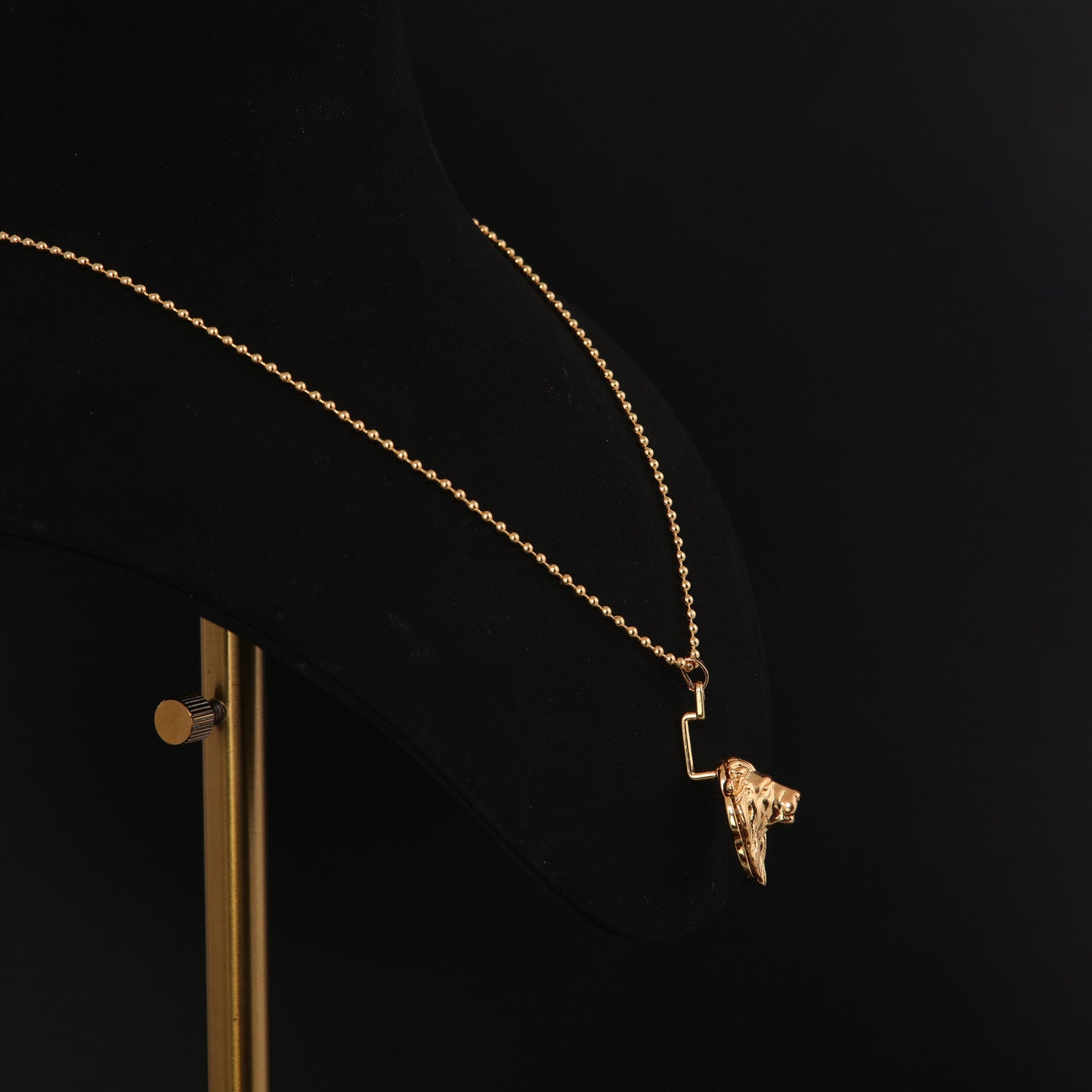 Vintage Refined Luxury Classic Necklace Handcrafted Design