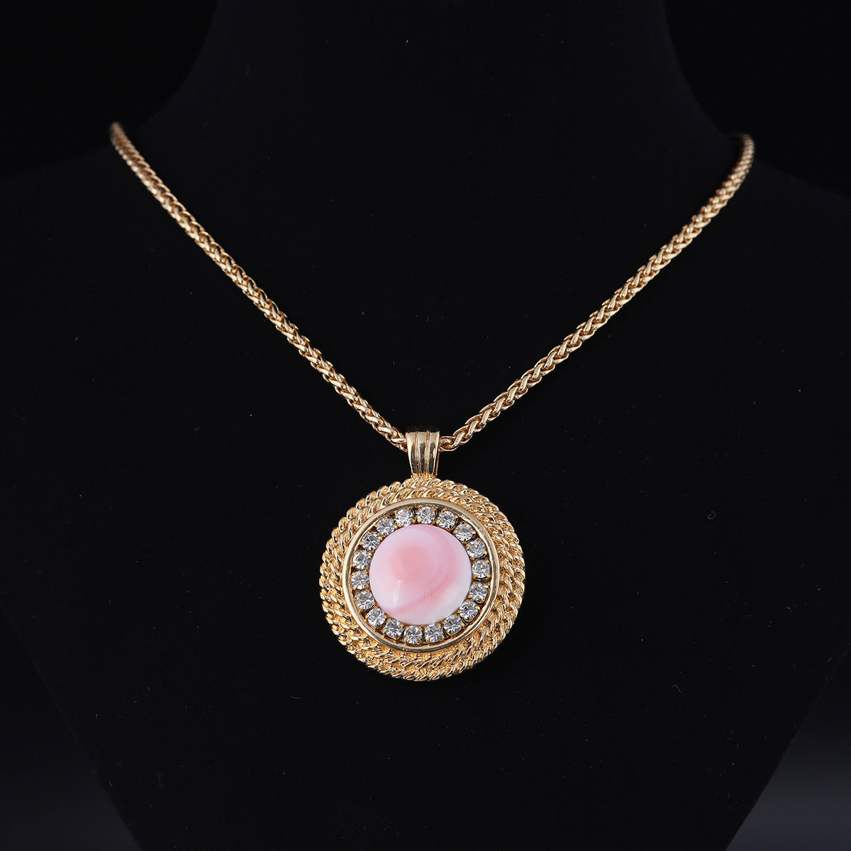 Vintage Shell Geometric Refined Necklace for Women