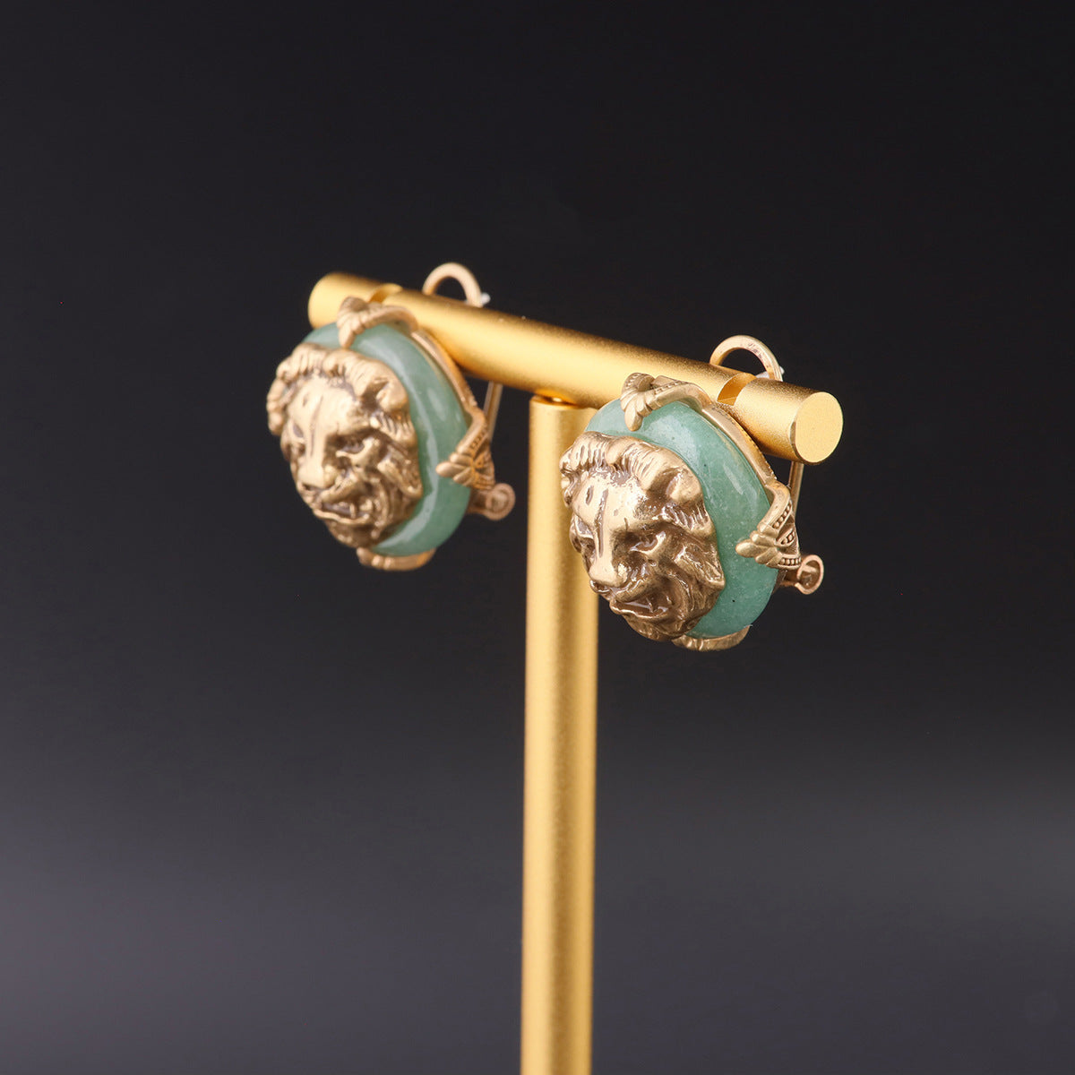 Vintage Artisan Chic Timeless Earrings for Ladies