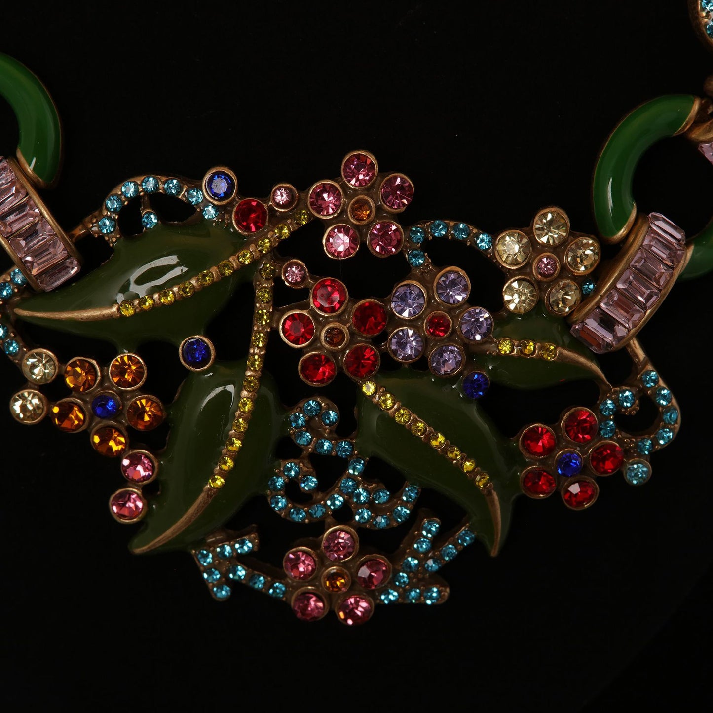 Vintage Floral Classic Refined Necklace for Women