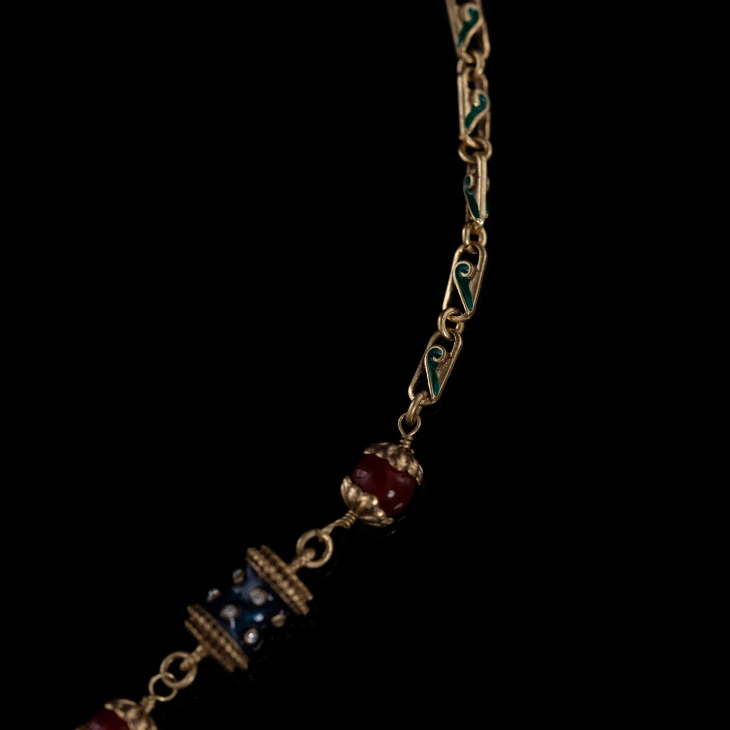 Vintage Enamel Heart Refined Necklace for Ladies