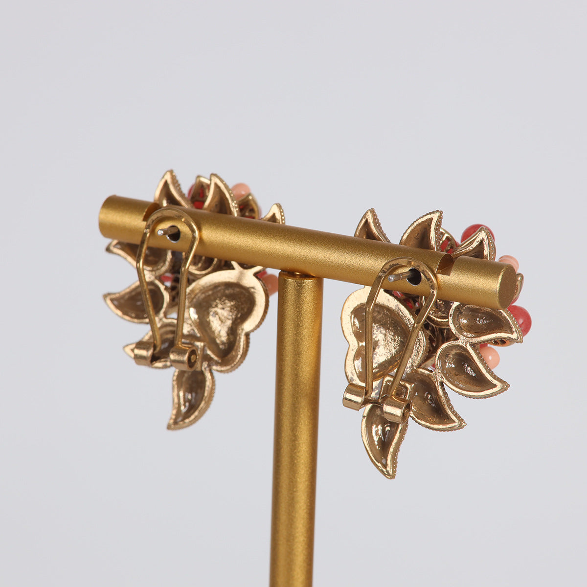 Vintage Petal Elegant Elegant Earrings Handcrafted Design