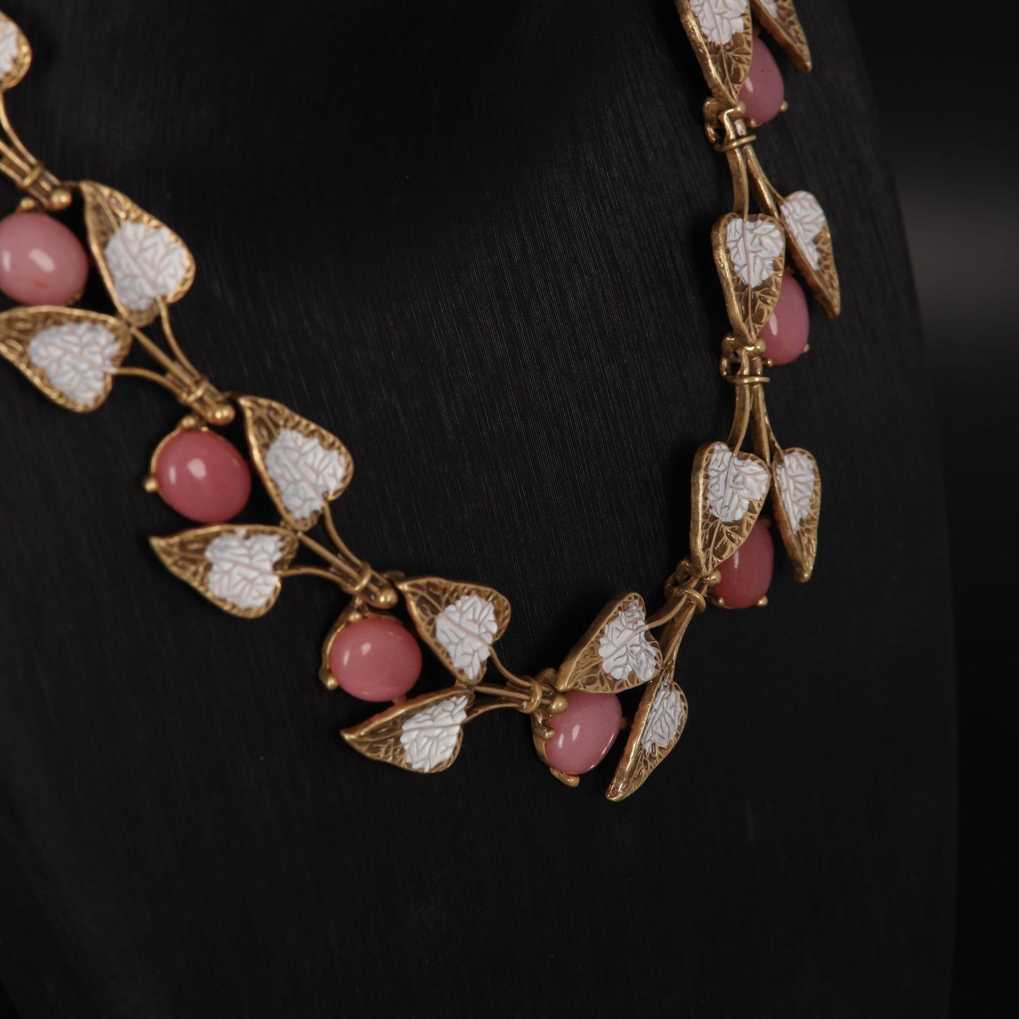 Vintage Enamel Leaf Chic Necklace Handcrafted Design
