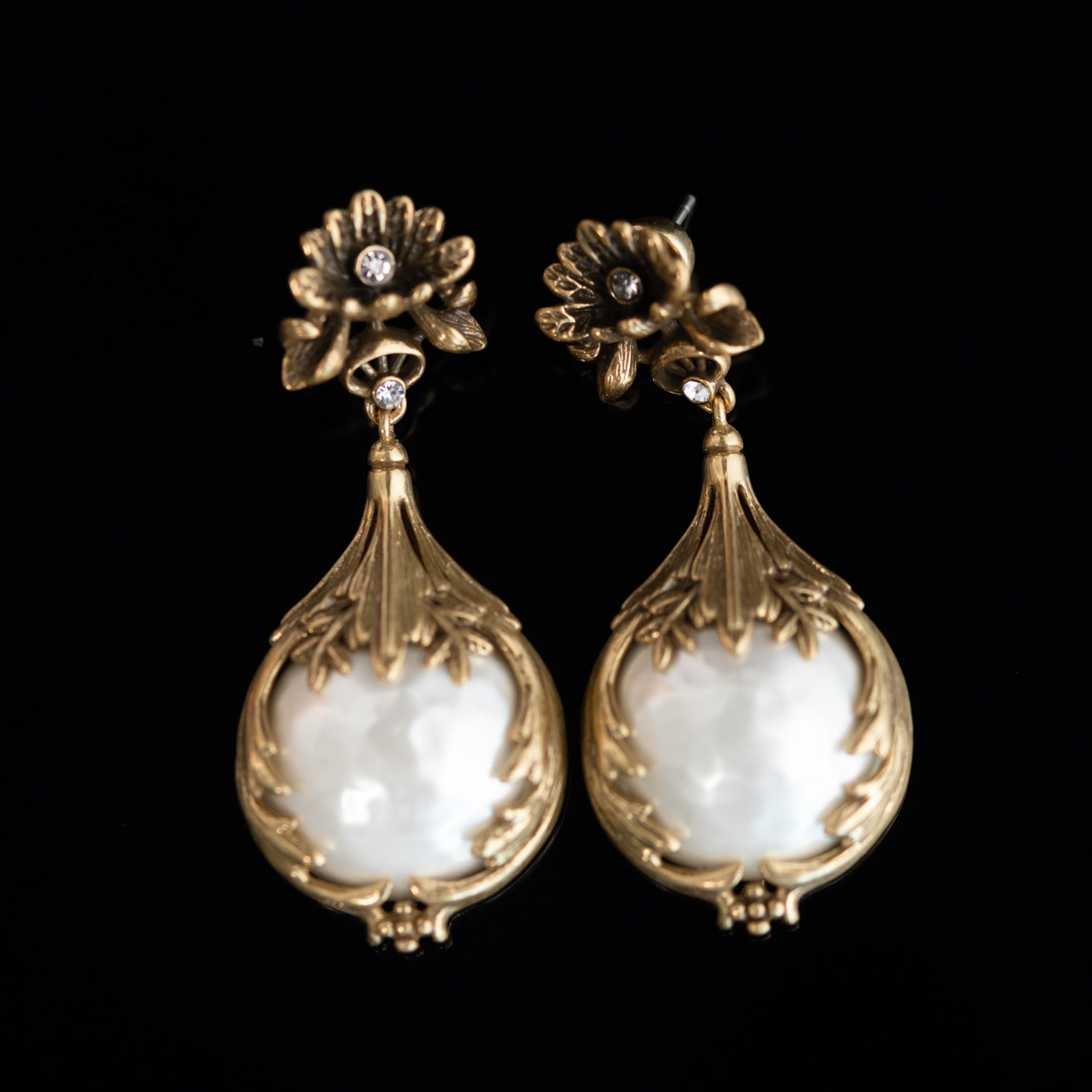 Vintage Pearl Leaf Refined Handcrafted Earrings for Ladies