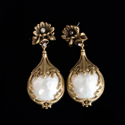 Vintage Pearl Leaf Refined Handcrafted Earrings for Ladies