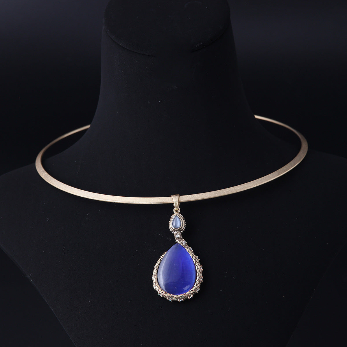 Vintage Classic Artisan Chic Necklace for Women