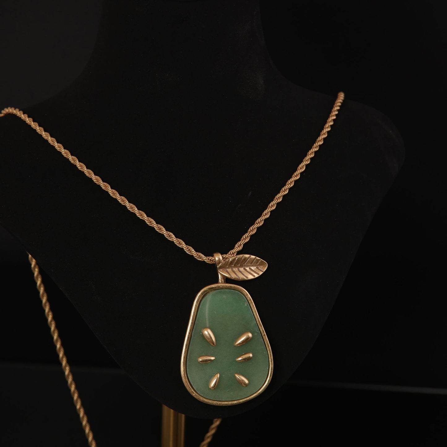 Vintage Floral Refined Classic Necklace Timeless Style