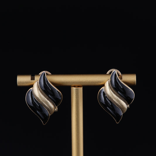Vintage Conch Luxury Artisan Earrings Timeless Style