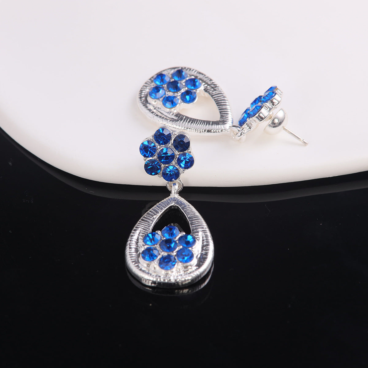 Vintage Floral Chic Artisan Earrings Handcrafted Design