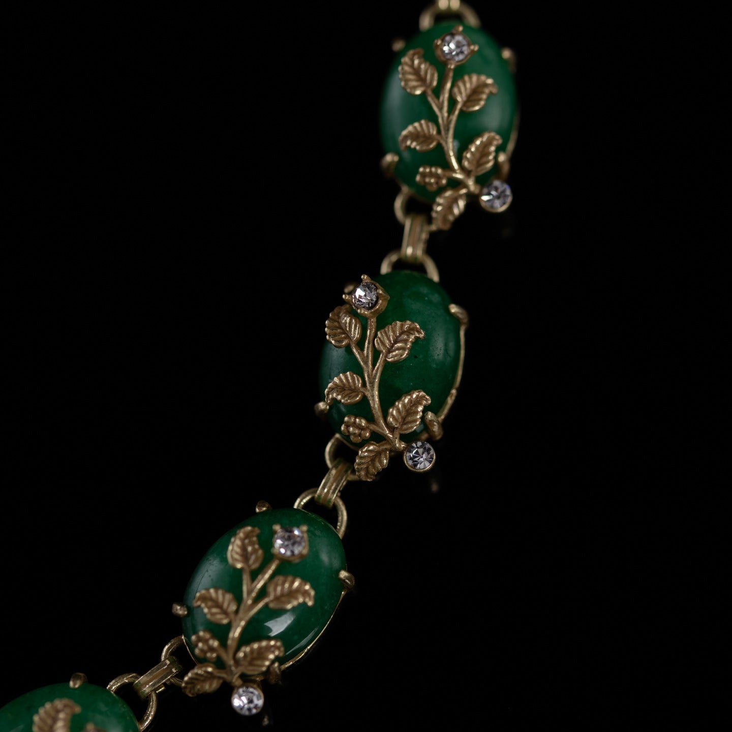 Vintage Leaf Refined Handcrafted Necklace for Ladies