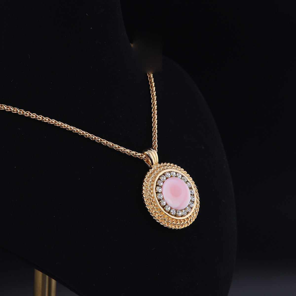 Vintage Shell Geometric Refined Necklace for Women