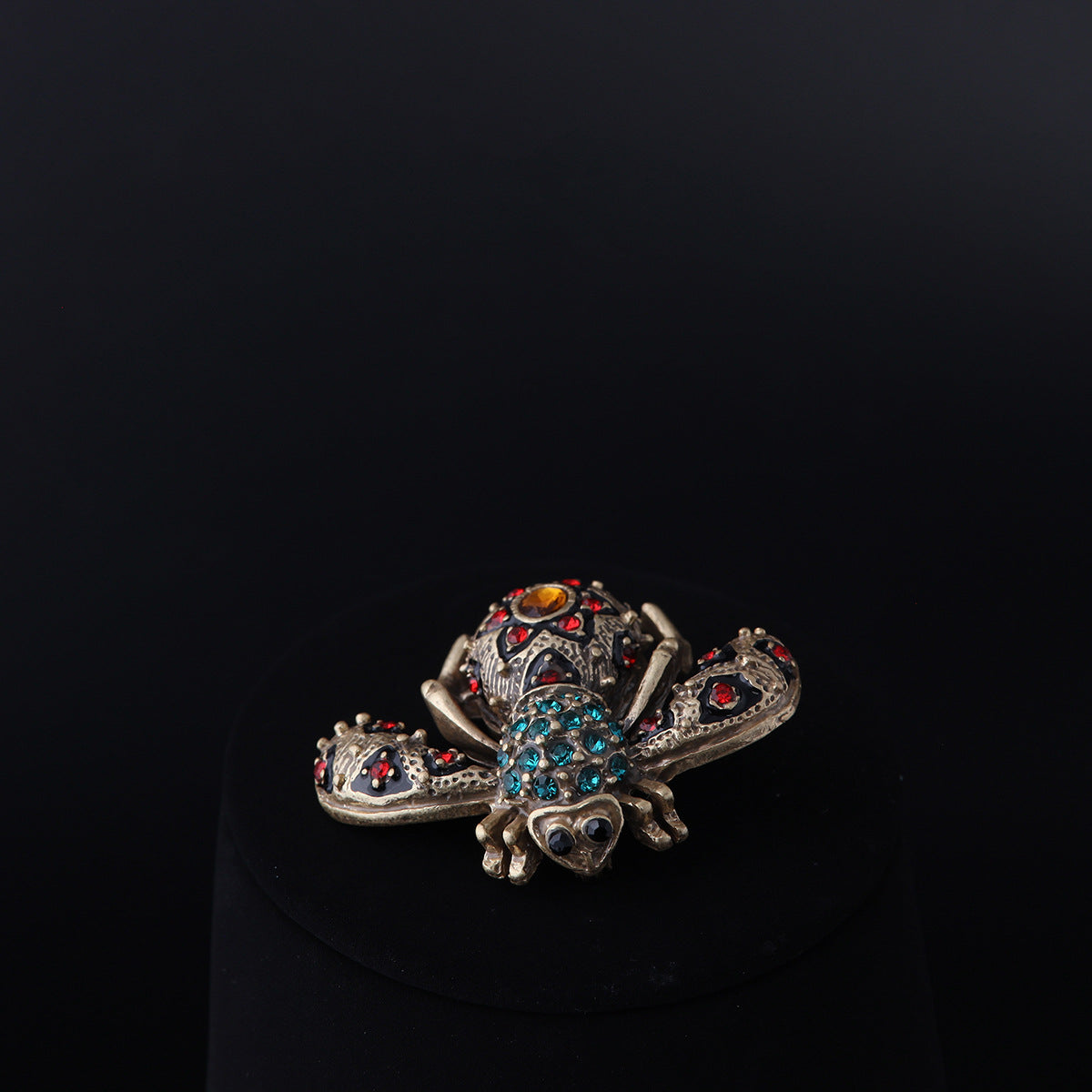Vintage Artisan Refined Classic Brooches Handcrafted Design