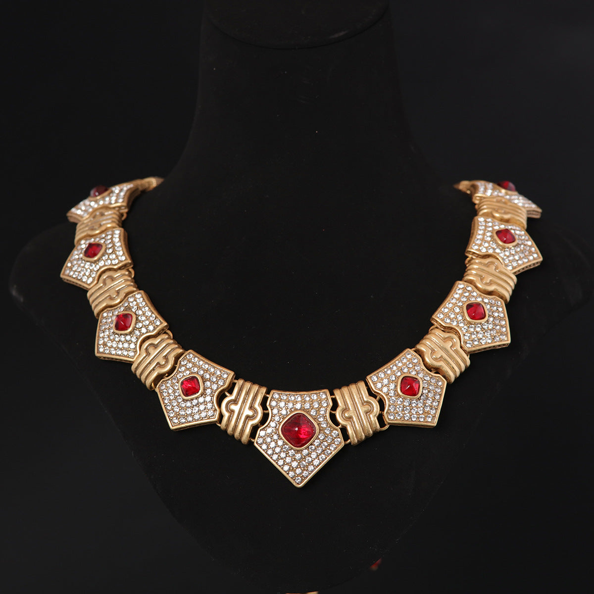 Vintage Elegant Glass & Shell Hammered Jewelry Set