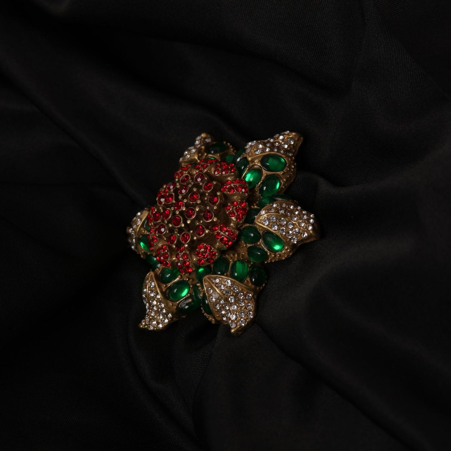 Vintage Floral Elegant Retro Brooches for Men