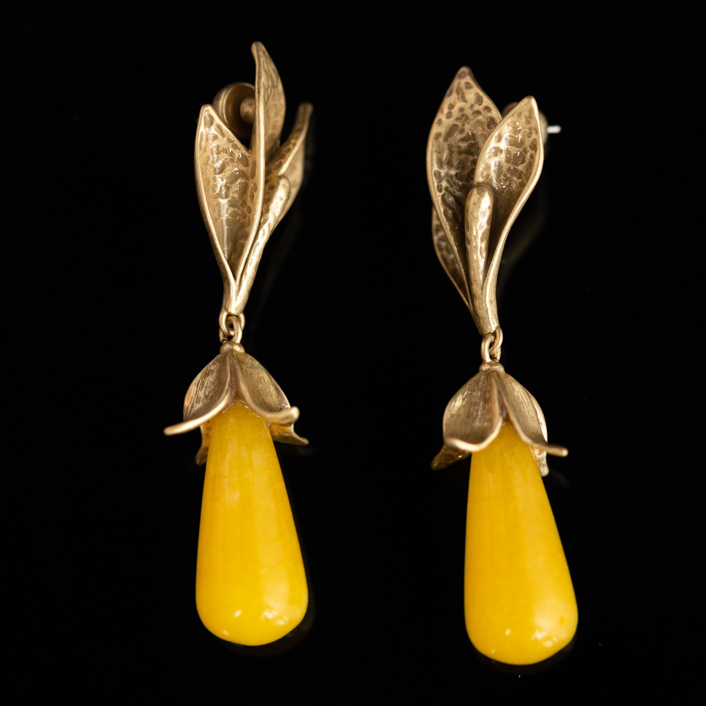 Vintage Pearl Leaf Refined Handcrafted Earrings for Ladies