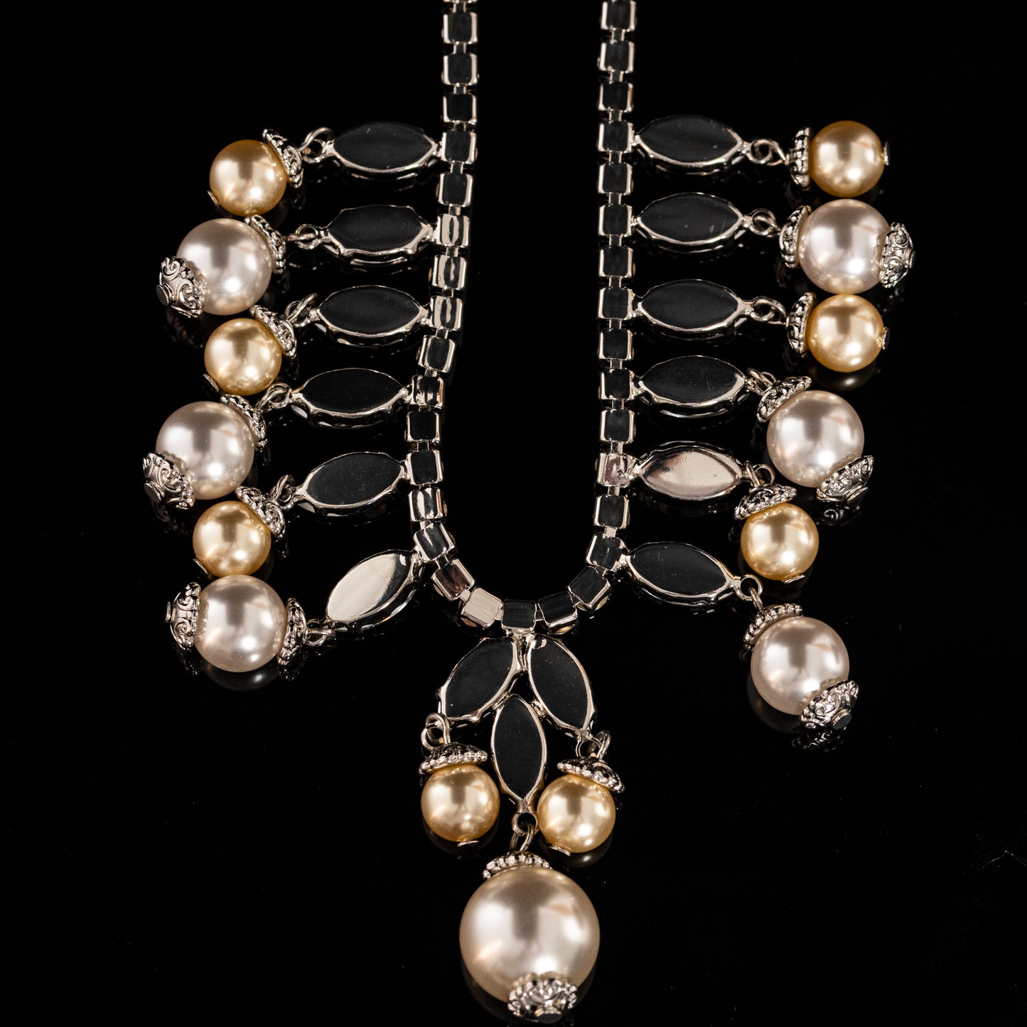 Vintage Pearl Classic Refined Necklace for Women