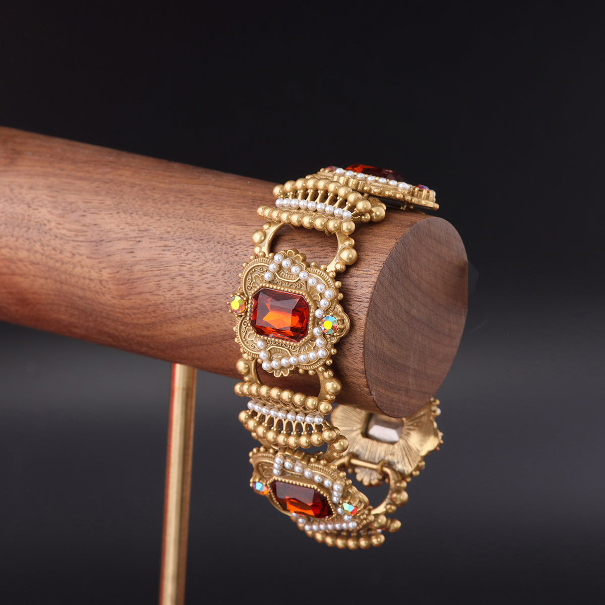 Vintage Geometric Luxury Refined Bracelet Timeless Style
