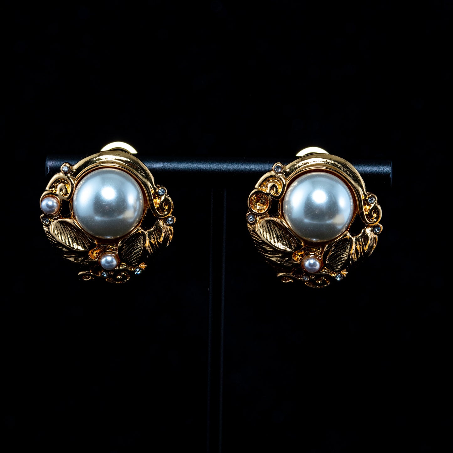 Vintage Pearl Heart Refined Earrings for Women