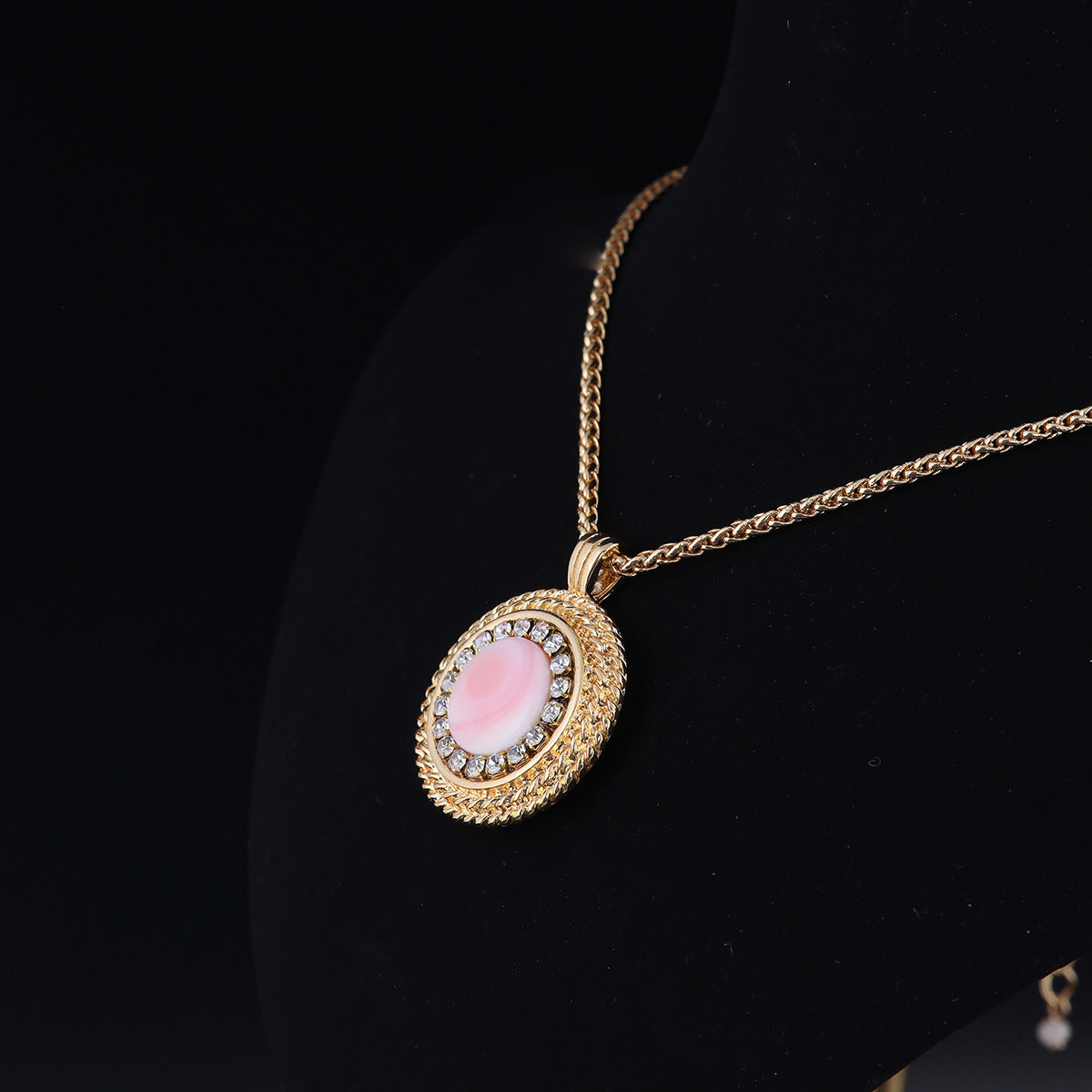 Vintage Shell Geometric Refined Necklace for Women
