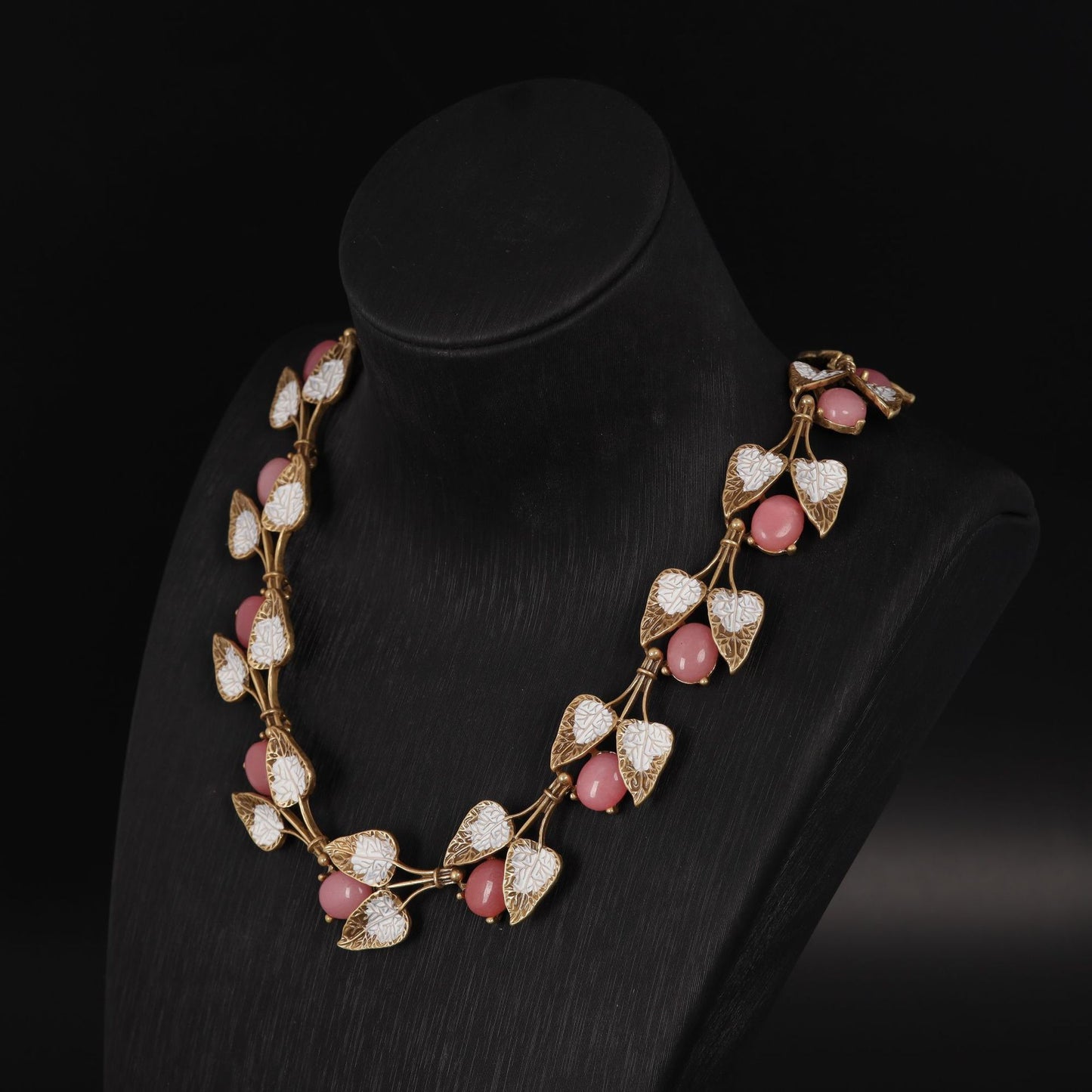 Vintage Enamel Leaf Chic Necklace Handcrafted Design