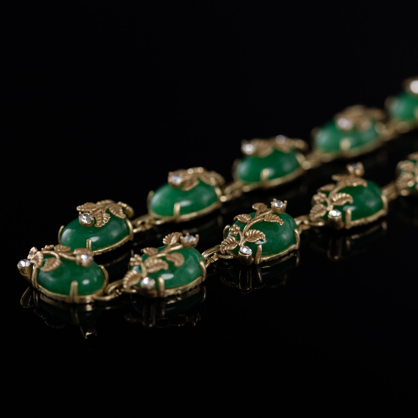Vintage Leaf Refined Handcrafted Necklace for Ladies