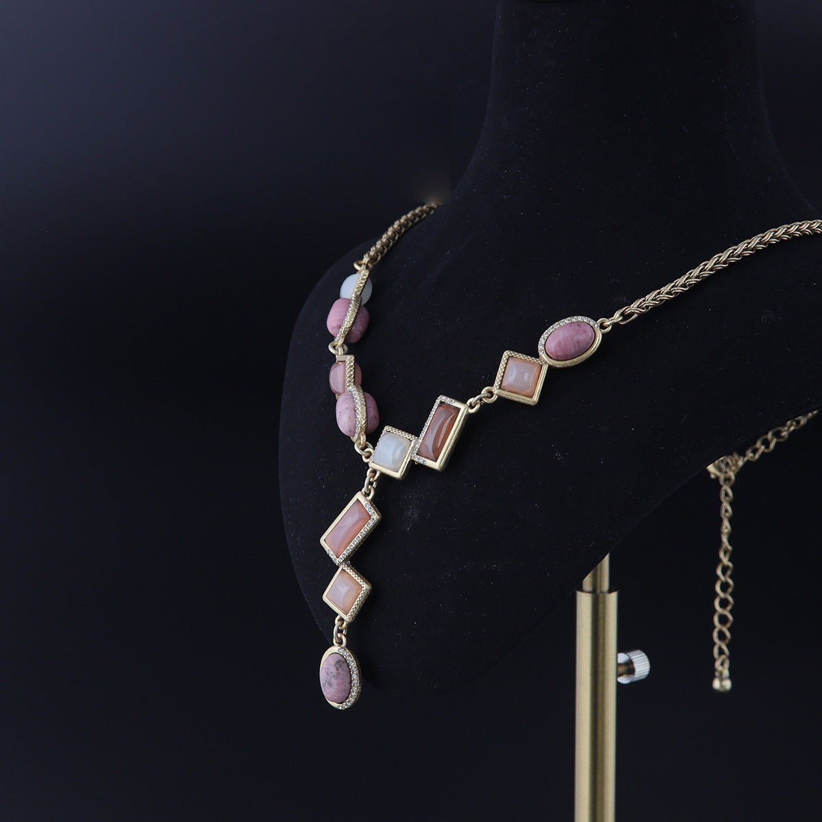 Vintage Geometric Chic Chic Necklace Handcrafted Design