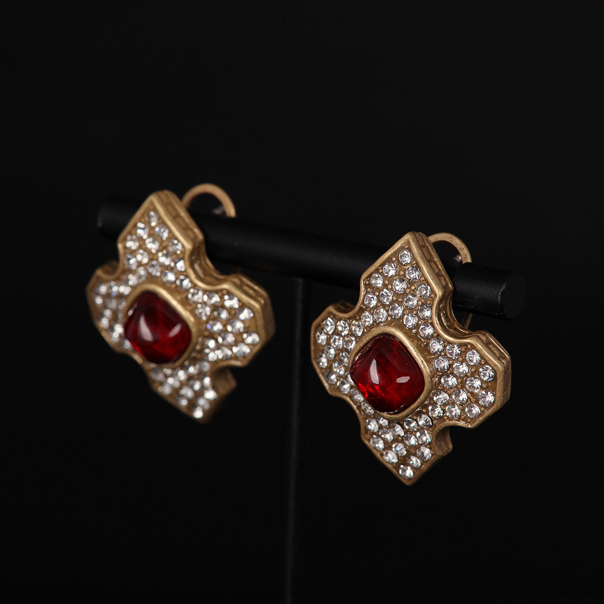 Vintage Elegant Glass & Shell Hammered Jewelry Set