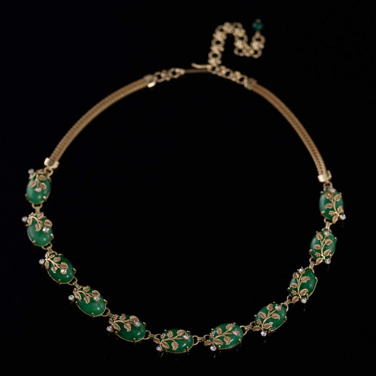 Vintage Leaf Refined Handcrafted Necklace for Ladies